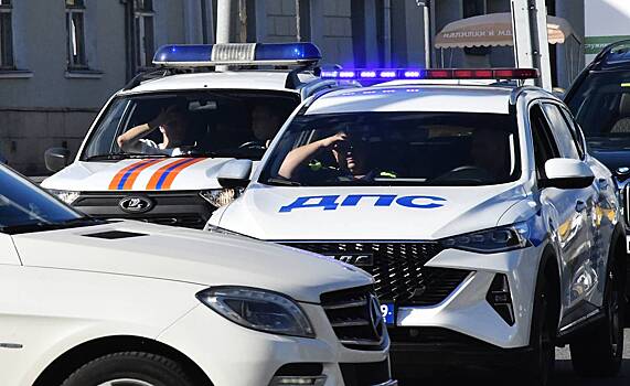 Полуголые россияне прокатились в наполненном водой кузове пикапа и поплатились