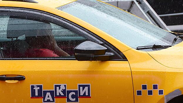 Таксист изнасиловал уснувшую в авто пассажирку