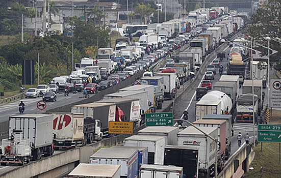 Стоп-сигнал для Бразилии: как забастовки местных дальнобойщиков объединили страну
