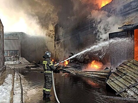 Прокуратура начала проверку по факту пожара на складе в Раменском