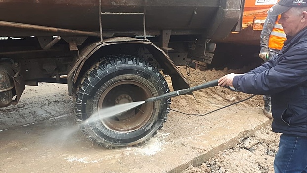 Штраф грозит строительным компаниями за грязные колеса