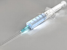 Проделка с найденным на улице шприцем обошлась мальчику в 40 тысяч рублей