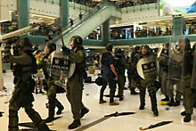 В Гонконге одиннадцать полицейских пострадали во время акций протеста