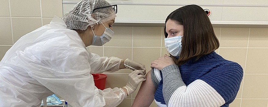 Минздрав сообщил о приостановке в Новосибирской области вакцинации от COVID-19