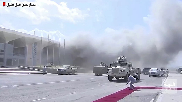 Причиной взрывов в аэропорту Адена стал ракетный обстрел