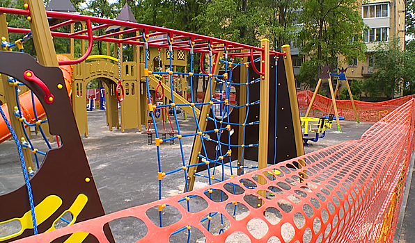 Безопасность детских площадок проверили в Подольске