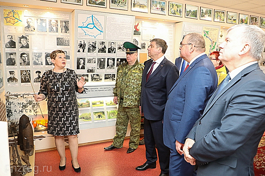Мельниченко передал в музей «Брест» архивные сведения о Герое Советского Союза