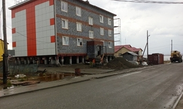 В северные поселки Ямальского района завозят стройматериалы