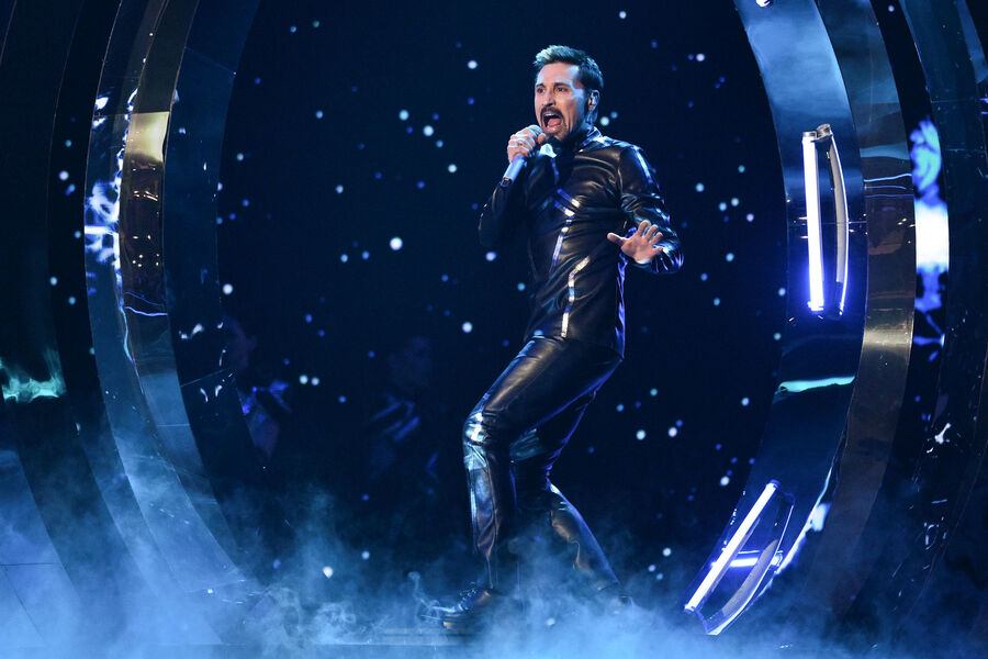 Дима Билан провел гендер-пати на сцене: Первый раз должен случиться