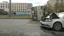 Автобус с 15 пассажирами перевернулся из-за пьяного водителя в Челябинске