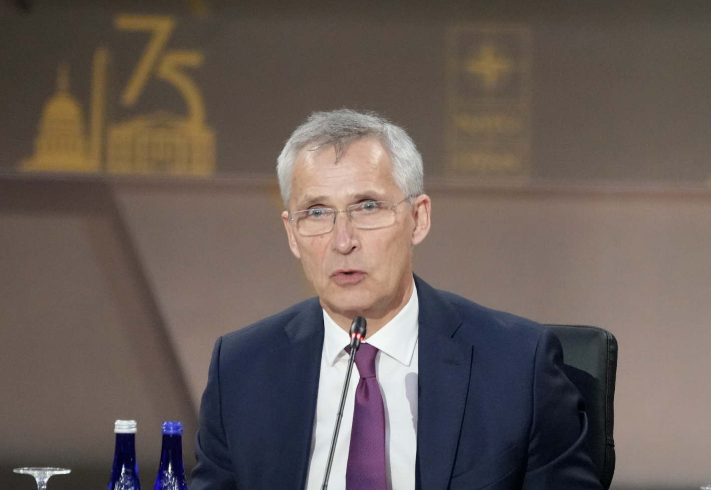 Столтенберг: НАТО созовет заседание совета по Украине по просьбе Киева