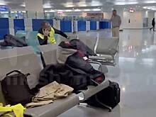 Российских и белорусских пилотов на три дня задержали в аэропорту Туниса