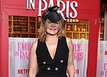 Ким Кэтролл на премьере «Эмили в Париже»: фанаты захотели увидеть её в сериале