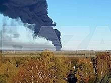 18 вагонов с бензином сошли с рельсов после столкновения поезда с большегрузом в России