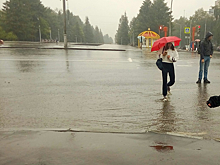 "Я в кроссовки там зачерпнул воды": кемеровчане опубликовали фото потопа на улицах города