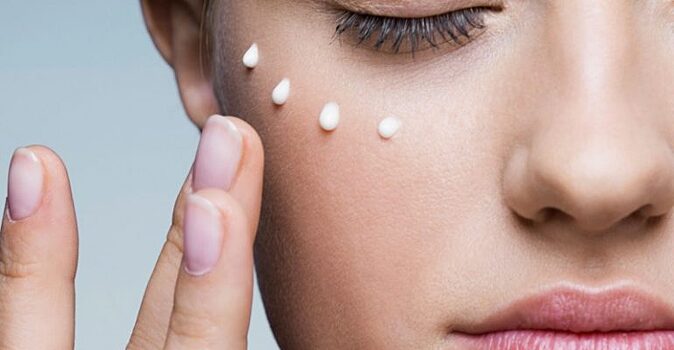 Секреты ухода за кожей вокруг глаз