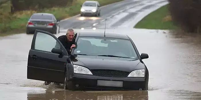 Если машина заглохла в воде...