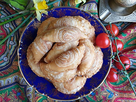 Азиатские мини-чебуреки. Вся их уникальность в тесте!