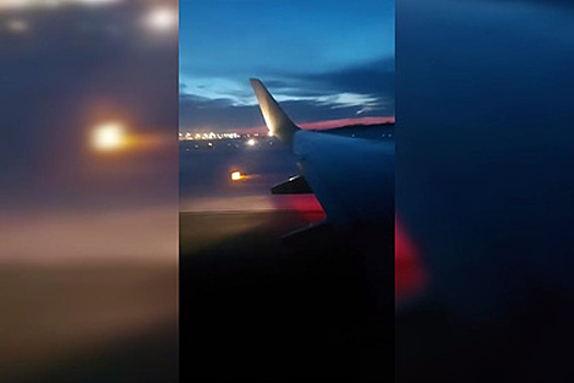 У летевшего из Тюмени в Ереван самолета взорвался двигатель