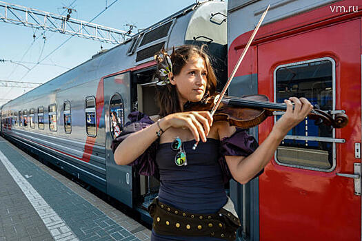 Поезд сделали передвижной площадкой для театрально-литературных постановок