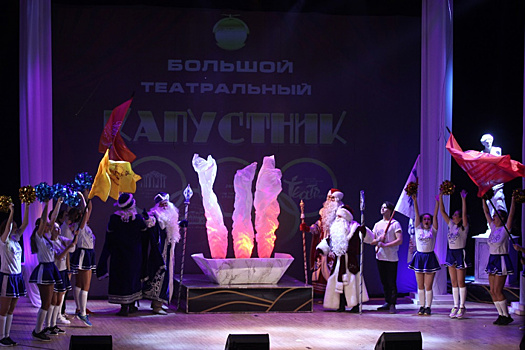 На театральном капустнике в Рязани шутили про бережливое производство и пели Queen