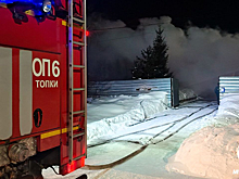 Рядом с местом гибели ребёнка: дом с тремя детьми ночью загорелся в Кузбассе