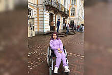 В Петергофе девушку-инвалида не пустили в музей из-за исторической лестницы