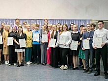 Двадцать пять кировских школьников получили стипендии за отличную учебу