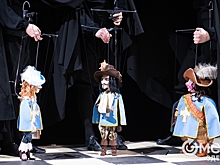 Как превратить роман Александра Дюма в сказку. В Омске поставили "живой" кукольный спектакль