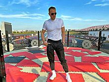 Костромской миллионер рассказал, как заработал на огромный дом и вертолет