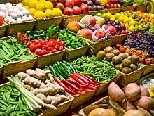 Эксперт объяснил, почему полезно есть овощи и фрукты разных цветов