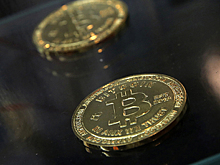 Цене биткоина напророчили падение вдвое