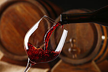 Минфин опроверг планы по вводу минимальных цен на вино