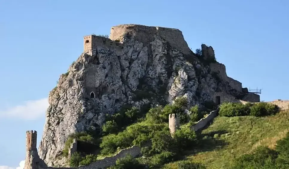 Замок Девин, Словакия – Драконий камень.