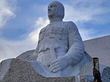 #ЭтоВамНеАрмавир: армяне устроили сходку возле памятника Нжде в Карабахе