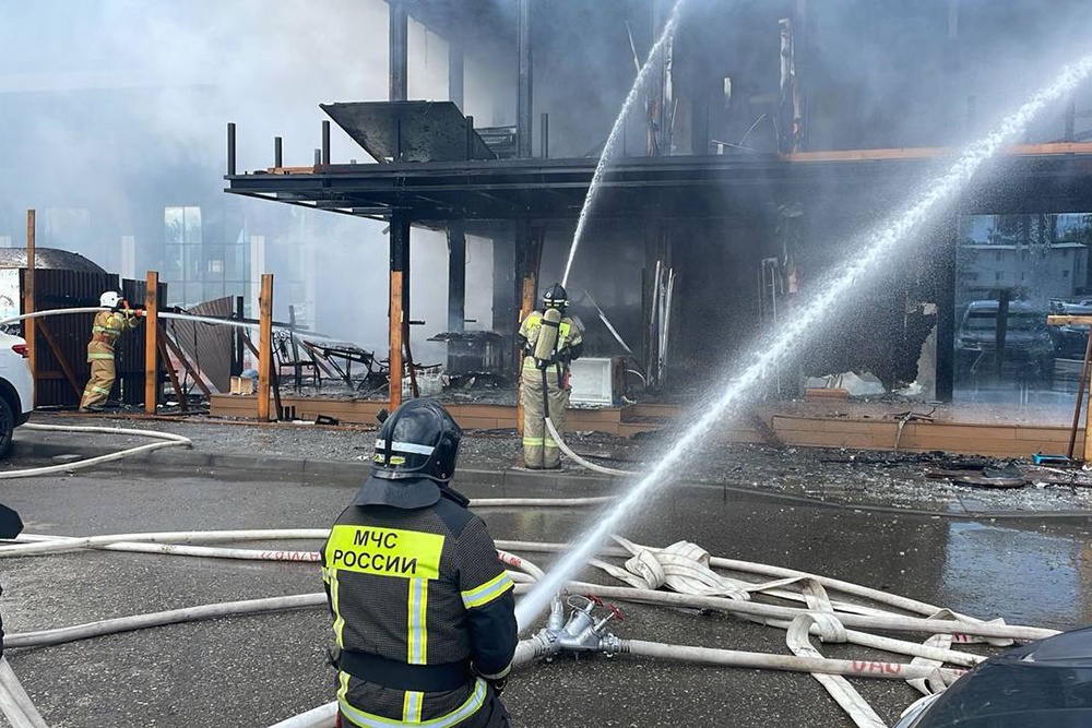 На привокзальной площади аэропорта Минеральные Воды произошел пожар