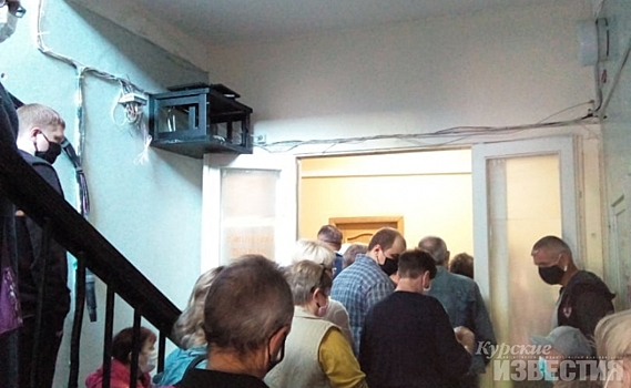 Курск. В железногорской больнице пациенты проводят в очереди больше 5 часов