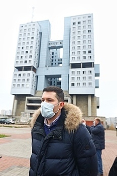 Алиханов — о ситуации с коронавирусом: Мама работает в медицине, видела много смертей