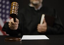 Подсудимый набросился на судью во время заседания в США