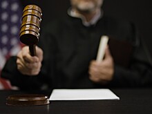 Подсудимый набросился на судью во время заседания в США