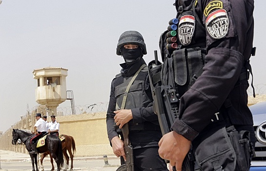 Полицейские возле уголовного суда Каира