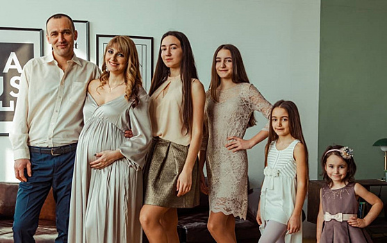 "Вдохновляю на многодетность": мама пяти дочек из Тольятти поделилась семейными лайфхаками