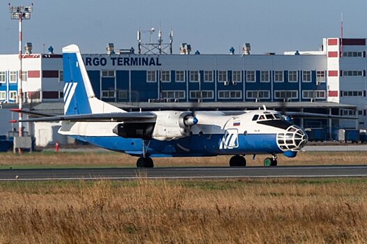 Самолет-фотоаппарат Ан-30 был замечен в аэропорту Толмачево в Новосибирске