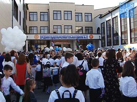 Анатолий Карибов открыл школу в Каспийске