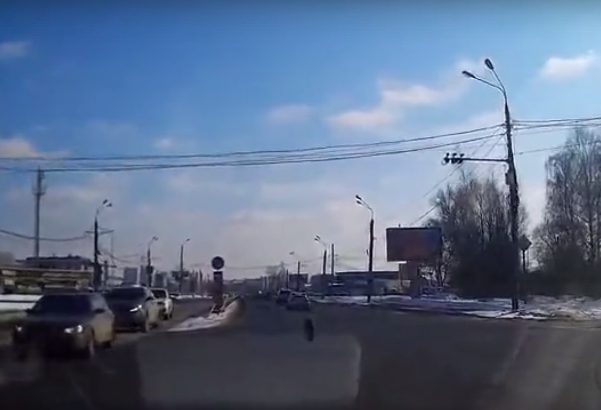 Колесо отвалилось и отправилось в самостоятельное путешествие по Комсомольскому шоссе