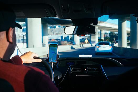 Uber поддержал забастовку против запрета на использование смартфонов за рулём