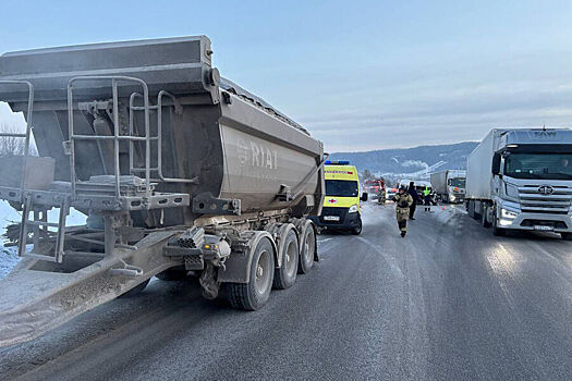 В Челябинской области маршрутный автобус столкнулся с грузовиком