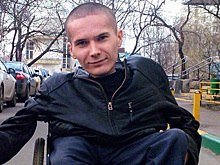 Осуждённого инвалида-колясочника обследуют медики