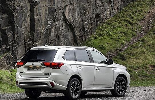 Mitsubishi Outlander PHEV не упускает своих позиций в Великобритании