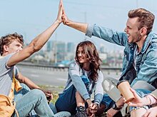 Вечерний огонек и компот на полдник: зачем взрослые едут в лагерь?